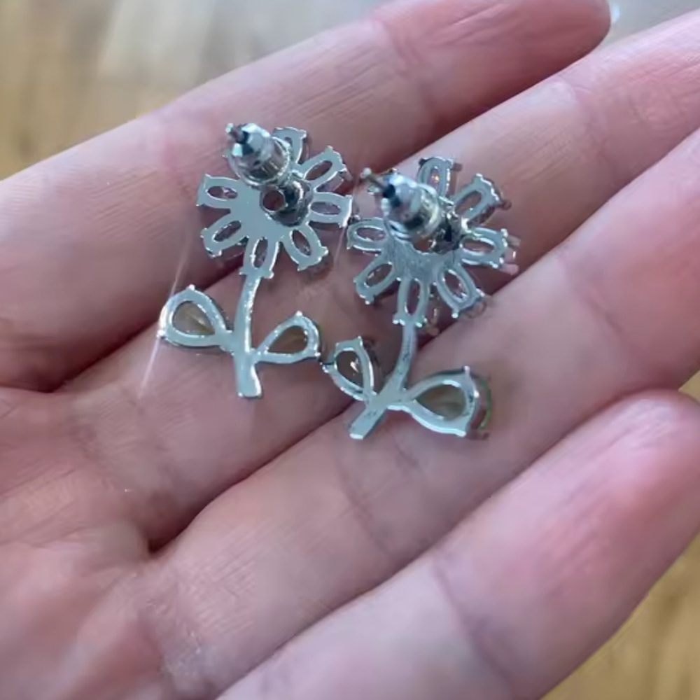 Daisy Floral Crystal Earrings - Picture 13 of 16